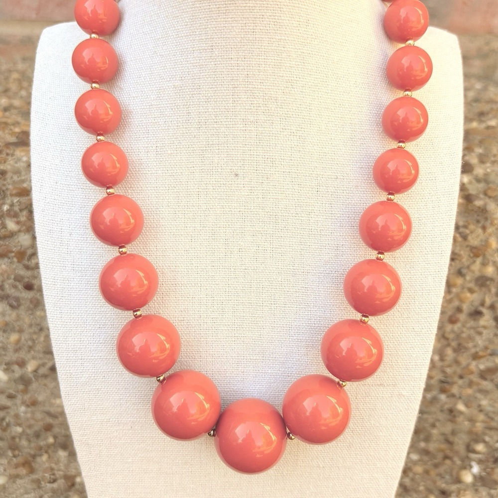 Vintage Joan Rivers Chunky Acrylic Lucite Graduated Beaded Necklace Coral‎ 20"